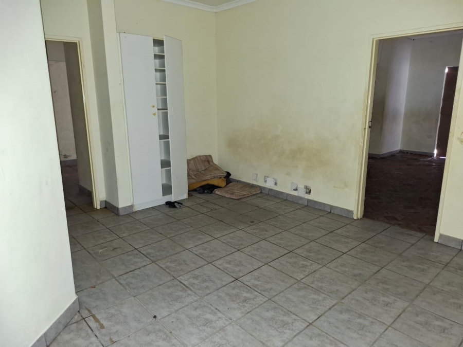 6 Bedroom Property for Sale in Oakdale Western Cape